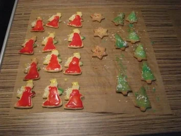 Rezept: "KEKSE" Bunte Ausstechplätzchen Bild Nr. 3 "KEKSE" Bunte Ausstechplätzchen - Rezept - Bild Nr. 3