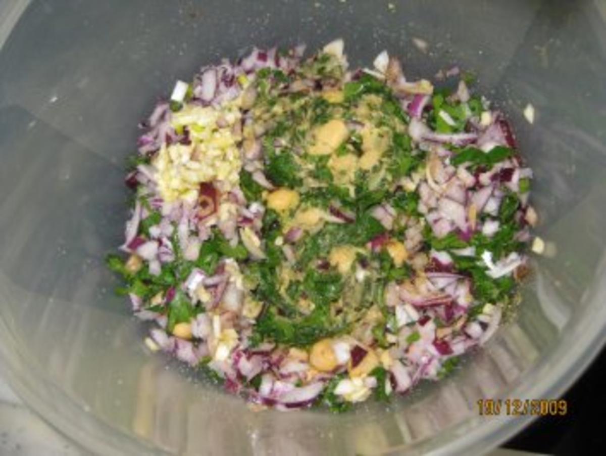 Falafel : frittierte Kichererbsenbällchen + Beilage - Rezept