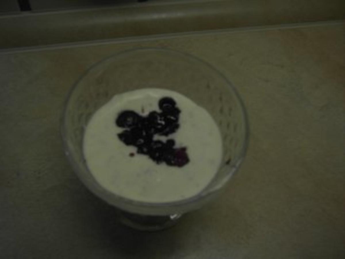 Desserts - Lebkuchen-Mascarpone-Creme mit Waldfruchtsoße - Rezept - Bild Nr. 2
