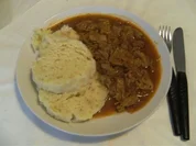 HAUPTGERICHT - Szegediner Gulasch und Knedlíky - Rezept