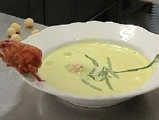 Rezept: Kräutersuppe mit Flusskrebsfleisch Kräutersuppe mit Flusskrebsfleisch - Rezept