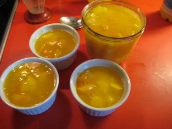 Gelbe Grütze auf rotem Spiegel - Rezept - Bild Nr. 2