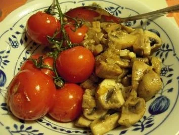 Rezept: Schweinemedaillons mit Champignons und gegrillten Tomaten Schweinemedaillons mit Champignons und gegrillten Tomaten - Rezept