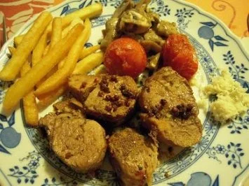 Rezept: Schweinemedaillons mit Champignons und gegrillten Tomaten Bild Nr. 5 Schweinemedaillons mit Champignons und gegrillten Tomaten - Rezept - Bild Nr. 5