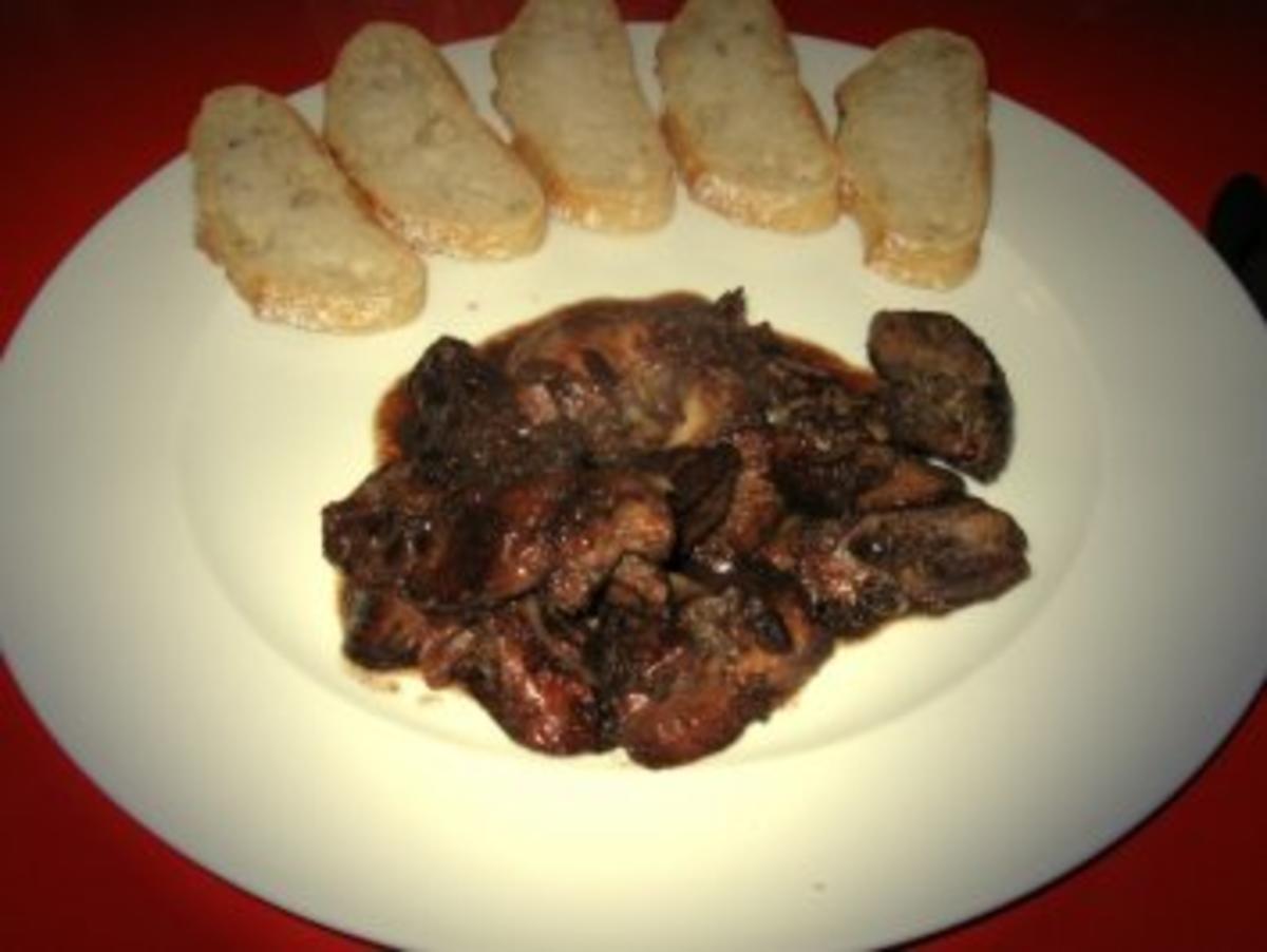 gebratene Hähnchenleber mit Rotwein abgelöscht.......mmmmmmhhhhh ...