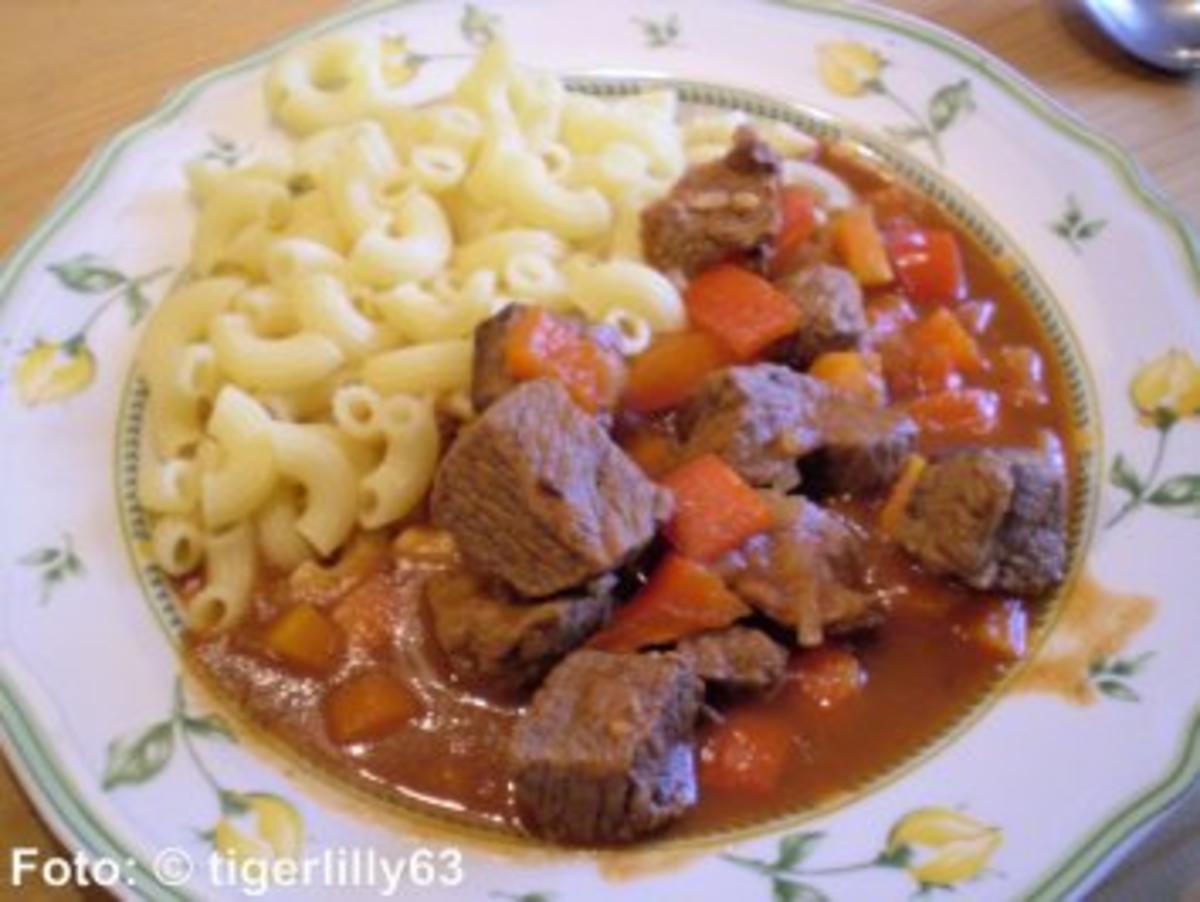 Gulasch Und Selbstgemacht Schmeckt Es Doch Am Besten Rezept Mit Bild ...