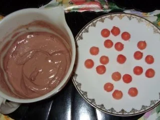 Schokomelonenkugeln auf Schokocreme - Rezept - Bild Nr. 3