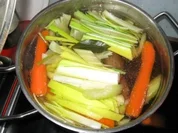 kräftige Rindsuppe mit Fleisch - Rezept