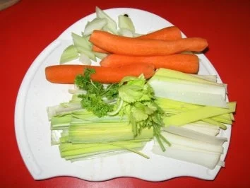 Rezept: kräftige Rindsuppe mit Fleisch Bild Nr. 3 kräftige Rindsuppe mit Fleisch - Rezept - Bild Nr. 3