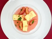 Rezept: Mascarpone-Limetten-Mousse mit karamellisierten Pfirsichen Mascarpone-Limetten-Mousse mit karamellisierten Pfirsichen - Rezept