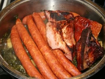 Grünkohleintopf mit Mettwürstchen und geräucherten Rippchen - Rezept