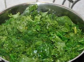 Grünkohleintopf mit Mettwürstchen und geräucherten Rippchen - Rezept - Bild Nr. 3