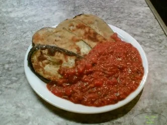 Auberginenscheiben mit Tomatenwürfeln - Rezept - Bild Nr. 2