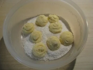 Rezept: Kokos-Trüffel Bild Nr. 6 Kokos-Trüffel - Rezept - Bild Nr. 6