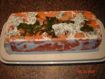 Fisch : Lachsterrine mit Siebensoße - Rezept