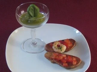 Rezept: Basilikumsorbet mit Kipferlbruschetta Basilikumsorbet mit Kipferlbruschetta - Rezept