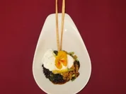 Zucchinipäckchen mit Schafskäse, Linsen und Minzjoghurt - Rezept