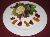Butternusskürbis und Popped Cranberries auf herbstlichem Blattsalat - Rezept