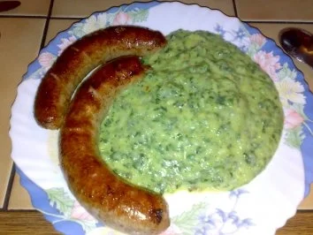 Grüner Kartoffelbrei mit Bratwürstchen - Rezept