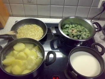 Grüner Kartoffelbrei mit Bratwürstchen - Rezept - Bild Nr. 2