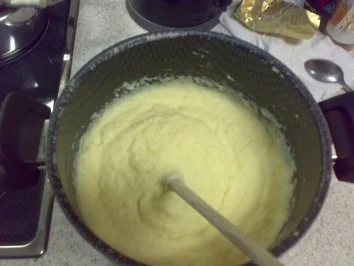 Grüner Kartoffelbrei mit Bratwürstchen - Rezept - Bild Nr. 3