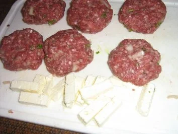 Rezept: Hackmedaillons in Pfifferlingsoße Bild Nr. 3 Hackmedaillons in Pfifferlingsoße - Rezept - Bild Nr. 3