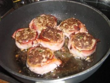 Rezept: Hackmedaillons in Pfifferlingsoße Bild Nr. 6 Hackmedaillons in Pfifferlingsoße - Rezept - Bild Nr. 6