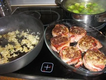 Rezept: Hackmedaillons in Pfifferlingsoße Bild Nr. 7 Hackmedaillons in Pfifferlingsoße - Rezept - Bild Nr. 7