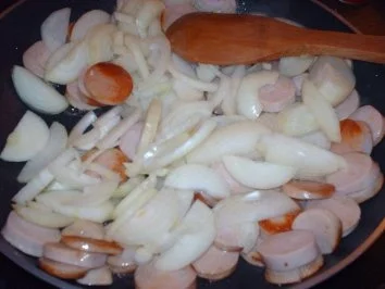 Rezept: Zwiebel-Wurst-Gulasch Bild Nr. 2 Zwiebel-Wurst-Gulasch - Rezept - Bild Nr. 2