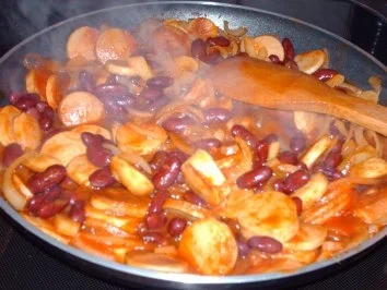 Rezept: Zwiebel-Wurst-Gulasch Bild Nr. 3 Zwiebel-Wurst-Gulasch - Rezept - Bild Nr. 3