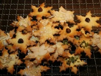 Butterplätzchen mit Mandel- und Nußdeko - Rezept - Bild Nr. 4