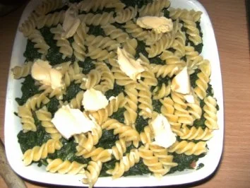 Aufläufe/ Überbackenes: Nudel-Spinat-Lachs-Auflauf - Rezept