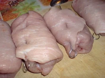 Rezept: Schweinerouladen mit Lauchzwiebeln und Speck gefüllt Bild Nr. 8 Schweinerouladen mit Lauchzwiebeln und Speck gefüllt - Rezept - Bild Nr. 8