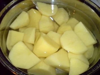 Rezept: Schweinerouladen mit Lauchzwiebeln und Speck gefüllt Bild Nr. 11 Schweinerouladen mit Lauchzwiebeln und Speck gefüllt - Rezept - Bild Nr. 11