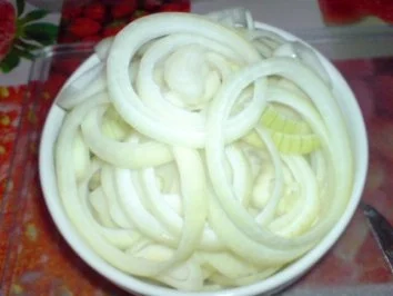 Rezept: Schweinerouladen mit Lauchzwiebeln und Speck gefüllt Bild Nr. 13 Schweinerouladen mit Lauchzwiebeln und Speck gefüllt - Rezept - Bild Nr. 13