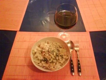 Nudeln: Farfalle Tricolore mit Mangold-Sahne-Büffelkäse - Rezept