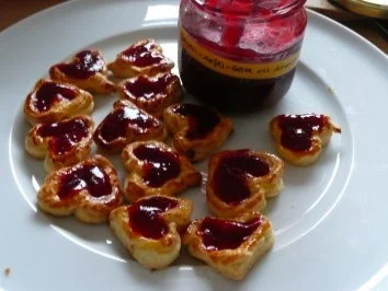 Rezept: Gelee-Herzen mit Marzipankranz Bild Nr. 6 Gelee-Herzen mit Marzipankranz - Rezept - Bild Nr. 6