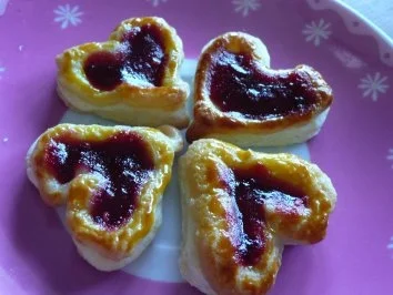 Rezept: Gelee-Herzen mit Marzipankranz Bild Nr. 7 Gelee-Herzen mit Marzipankranz - Rezept - Bild Nr. 7