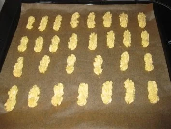 Butterspritzgebäck mit einem Hauch Marzipan - Rezept - Bild Nr. 3