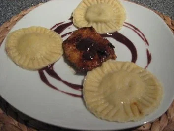 Rezept: Champignon-Ravioli mit Kalb & Rotweinsoße Champignon-Ravioli mit Kalb & Rotweinsoße - Rezept