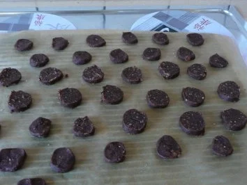 Rezept: "Schwarzbrot mit Butter bestrichen Salz und Schnittlauch" Bild Nr. 4 "Schwarzbrot mit Butter bestrichen Salz und Schnittlauch" - Rezept - Bild Nr. 4