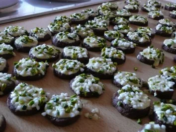 Rezept: "Schwarzbrot mit Butter bestrichen Salz und Schnittlauch" Bild Nr. 7 "Schwarzbrot mit Butter bestrichen Salz und Schnittlauch" - Rezept - Bild Nr. 7