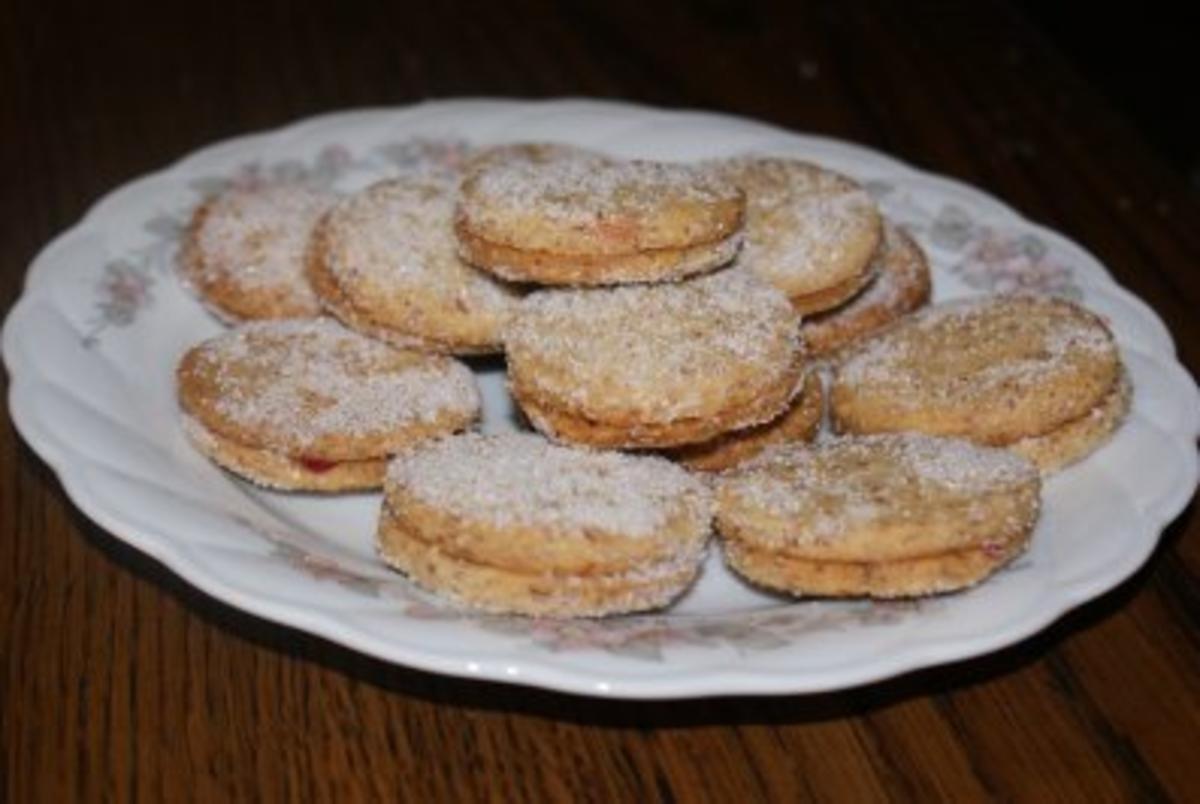 Spitzbuben beliebtes Weihnachtsgebäck - Rezept mit Bild - kochbar.de