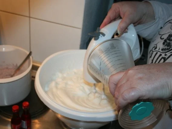 Torten: Mascarpone-Torte - 3 Variationen - Rezept - Bild Nr. 7