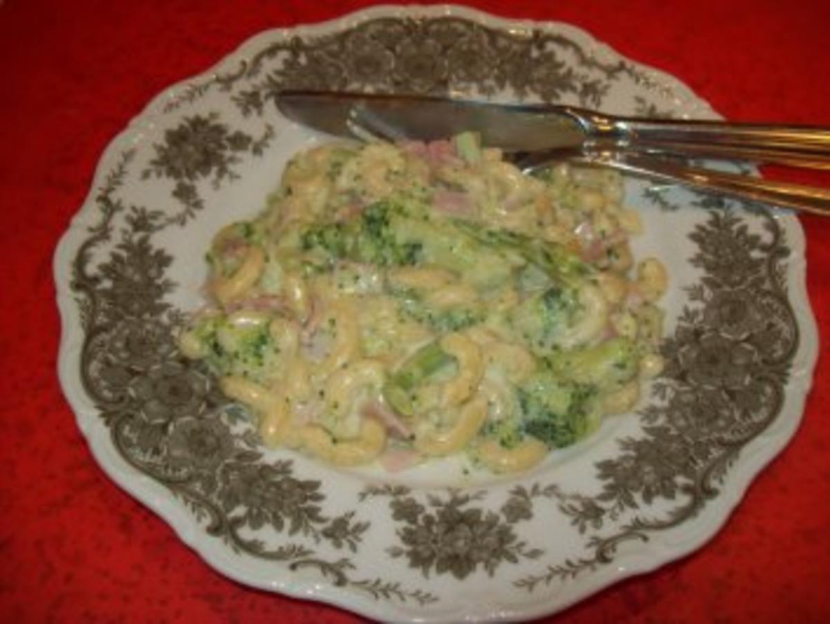 Bilder für Nudeltopf mit Broccoli-Sahne -Soße - Rezept
