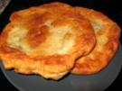 Dinkel-Langos mit Hähnchenhaschee und Knoblauchcreme - Rezept