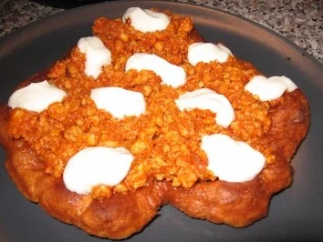 Dinkel-Langos mit Hähnchenhaschee und Knoblauchcreme - Rezept - Bild Nr. 3
