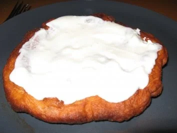 Dinkel-Langos mit Hähnchenhaschee und Knoblauchcreme - Rezept - Bild Nr. 4