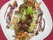 Winzer-Salat mit Köstlichkeiten vom Baum, der Wiese und dem Boden mit Brot u. Schnittlauchbutter - Rezept