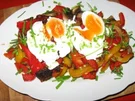Buntes Gemüse  auf Steinofenbrot+ pochierte Eier - Rezept